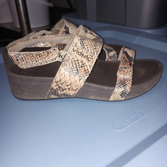 Vionic snakeskin wedges - Picture 3 of 4